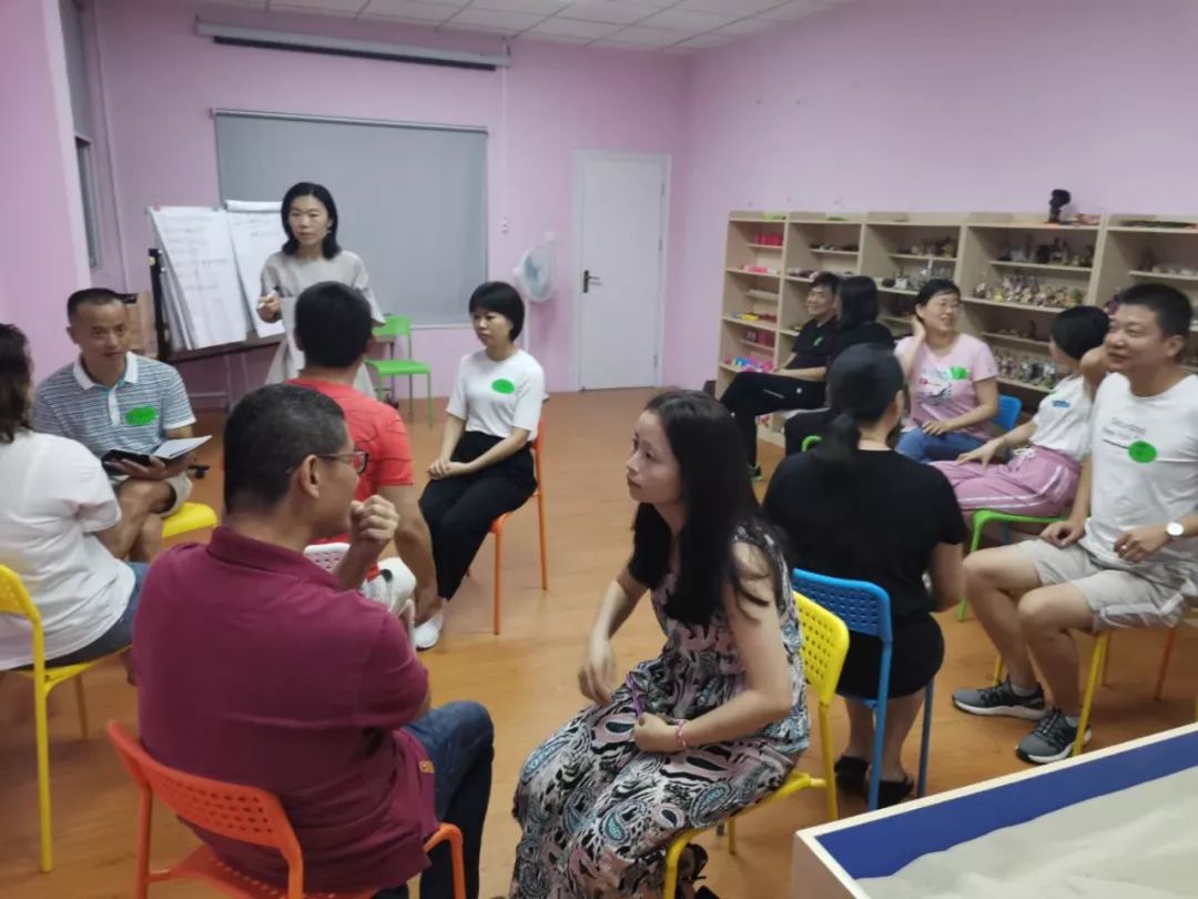 《智慧父母學(xué)堂》 賦能家長，成就孩子——家庭教育父母沙龍課堂的實踐與價值